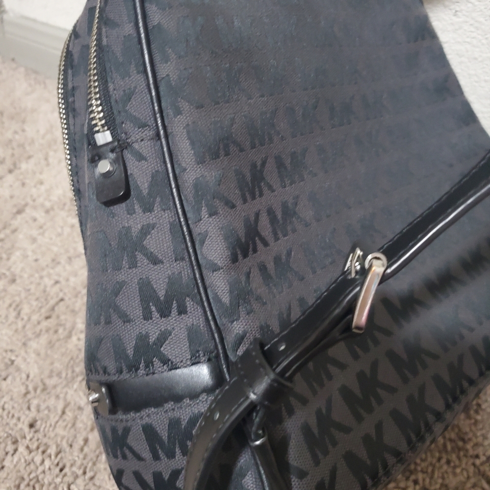 Michael Kors Rhea Zip black mini backpack - Picture 7 of 10